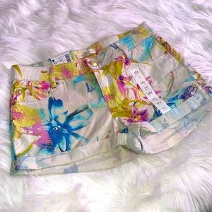 NICKI MINAJ brand floral jean shorts!🌸